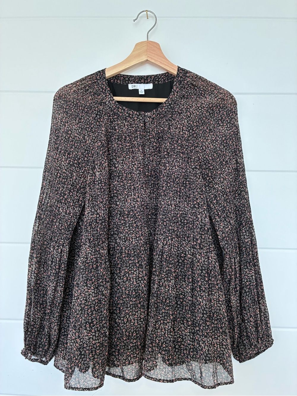 DR2 Black Floral Long-Sleeve Pleated Blouse